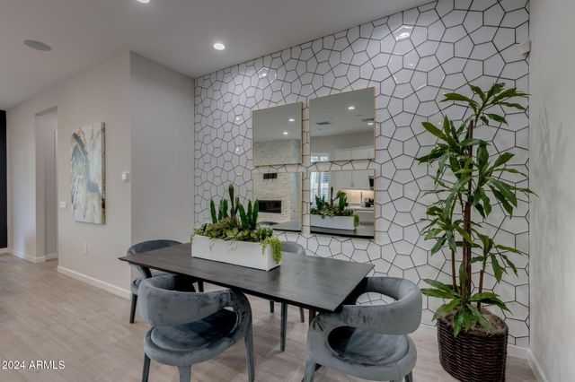 10476 W Harmony Lane, Peoria, AZ 85382