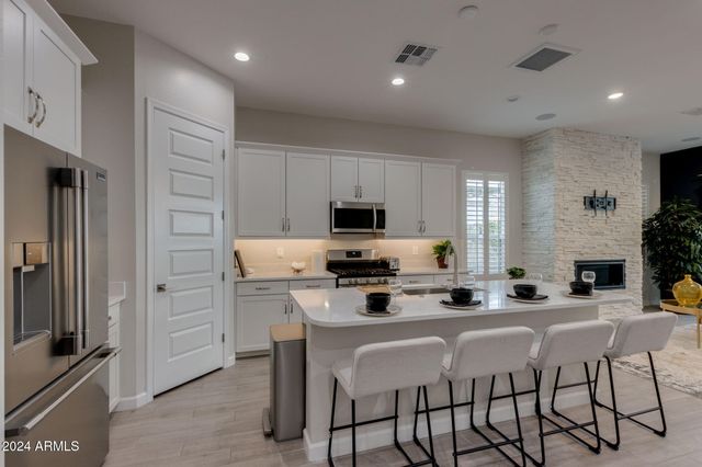 10476 W Harmony Lane, Peoria, AZ 85382