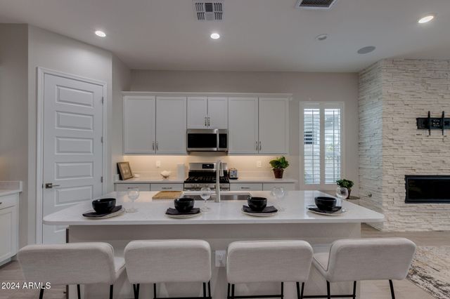 10476 W Harmony Lane, Peoria, AZ 85382