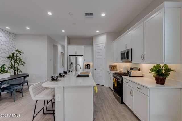 10476 W Harmony Lane, Peoria, AZ 85382