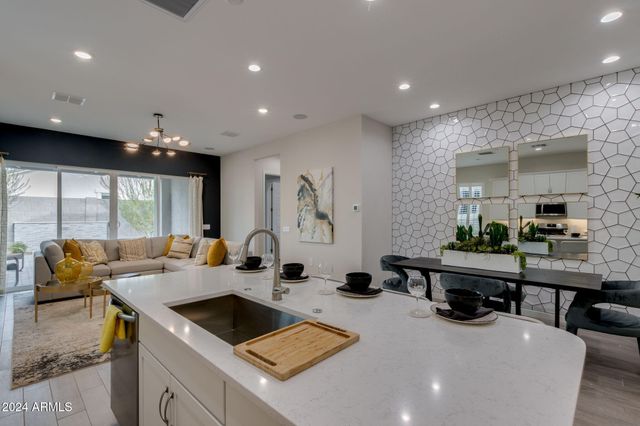 10476 W Harmony Lane, Peoria, AZ 85382