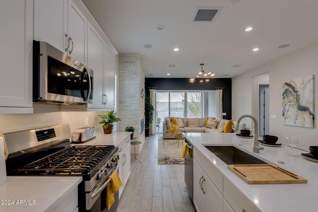 10476 W Harmony Lane, Peoria, AZ 85382