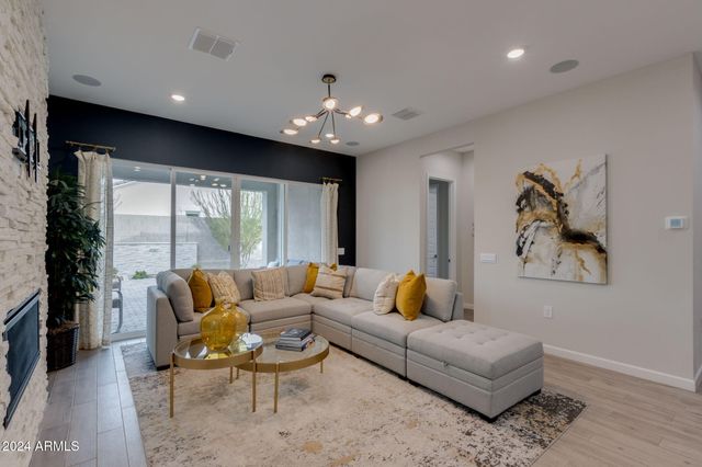 10476 W Harmony Lane, Peoria, AZ 85382