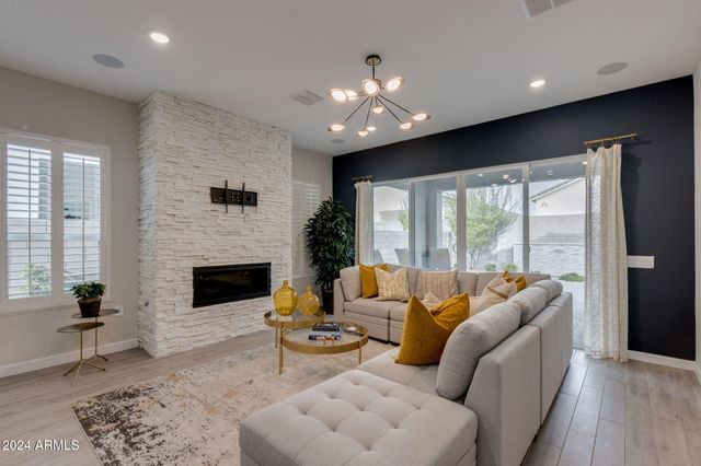 10476 W Harmony Lane, Peoria, AZ 85382