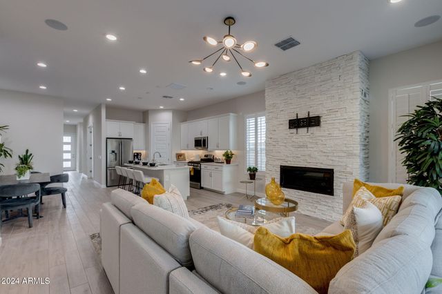 10476 W Harmony Lane, Peoria, AZ 85382