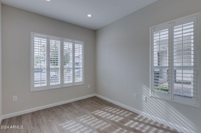 10476 W Harmony Lane, Peoria, AZ 85382