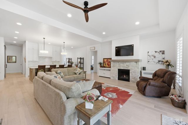 3254 W Miners Farm Dr, Boise, ID 83714