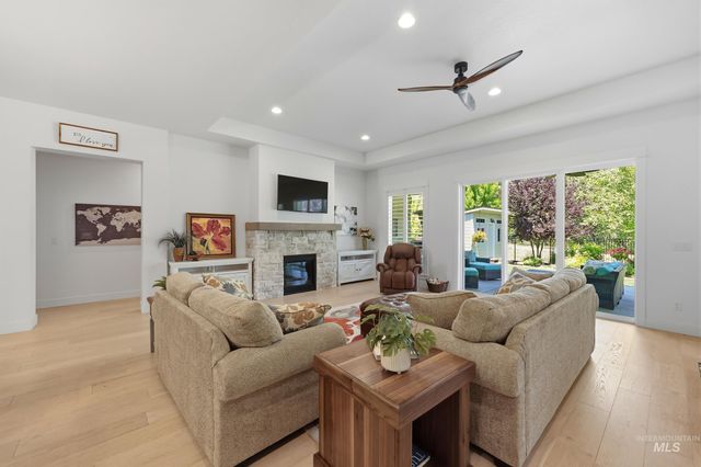 3254 W Miners Farm Dr, Boise, ID 83714