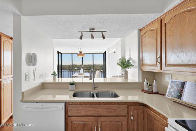 4401 LAKESIDE Drive 1204, Jacksonville, FL 32210