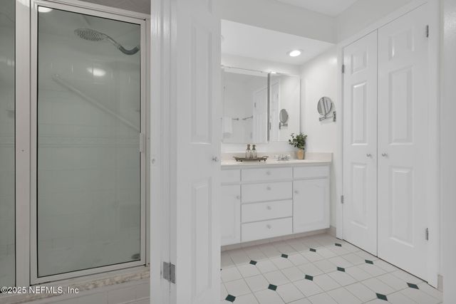 4401 LAKESIDE Drive 1204, Jacksonville, FL 32210