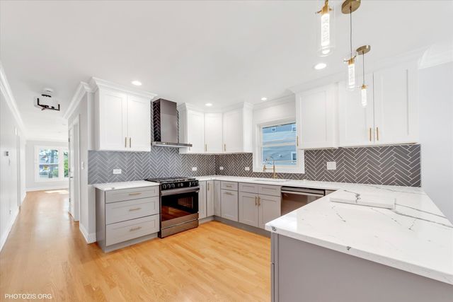 9439 S 52nd Avenue, Oak Lawn, IL 60453