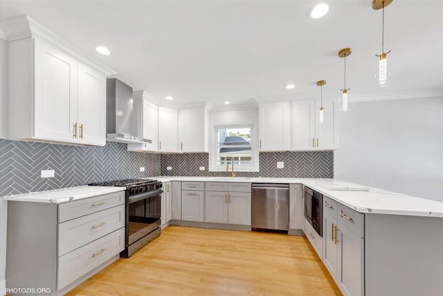 9439 S 52nd Avenue, Oak Lawn, IL 60453