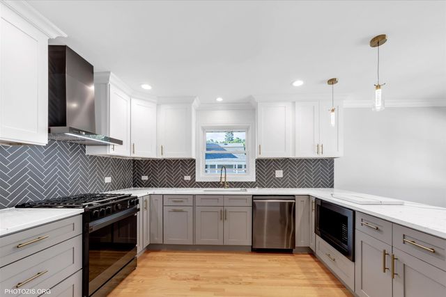 9439 S 52nd Avenue, Oak Lawn, IL 60453