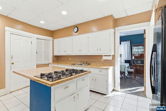 46 N 10th Street, Newark, NJ 07107