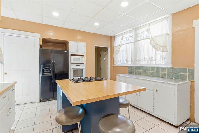 46 N 10th Street, Newark, NJ 07107