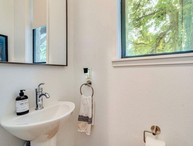 1502 Barton Hills DR B, Austin, TX 78704