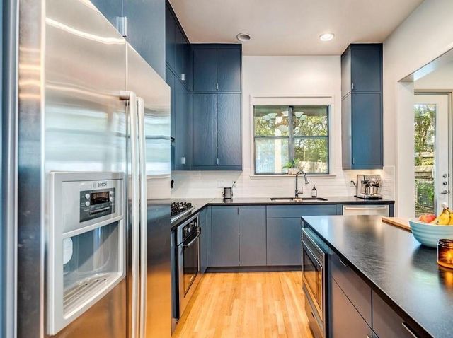 1502 Barton Hills DR B, Austin, TX 78704