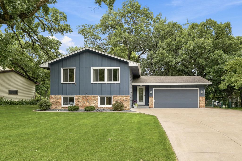 12295 Heather Street NW, Coon Rapids, MN 55433