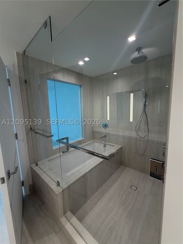 2411 Laguna Cir 2409, North Miami, FL 33181