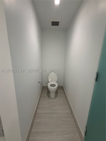 2411 Laguna Cir 2409, North Miami, FL 33181