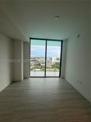 2411 Laguna Cir 2409, North Miami, FL 33181