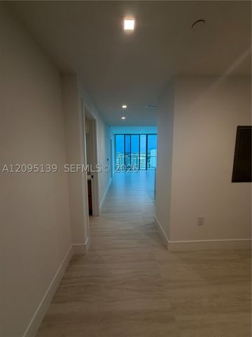 2411 Laguna Cir 2409, North Miami, FL 33181
