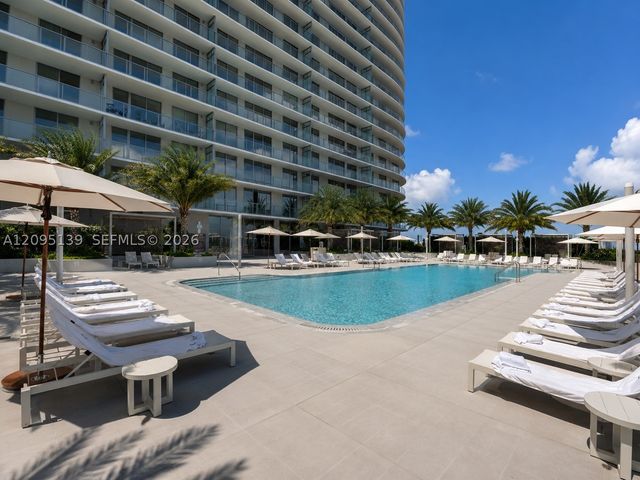 2411 Laguna Cir 2409, North Miami, FL 33181