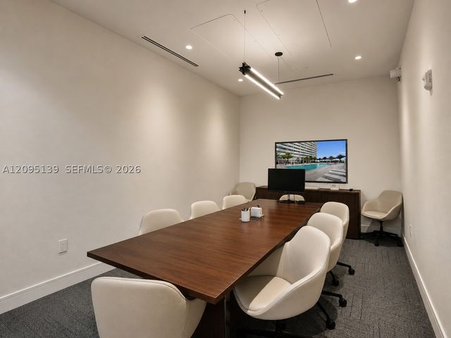 2411 Laguna Cir 2409, North Miami, FL 33181
