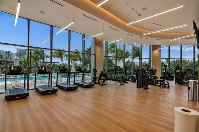 2411 Laguna Cir 2409, North Miami, FL 33181