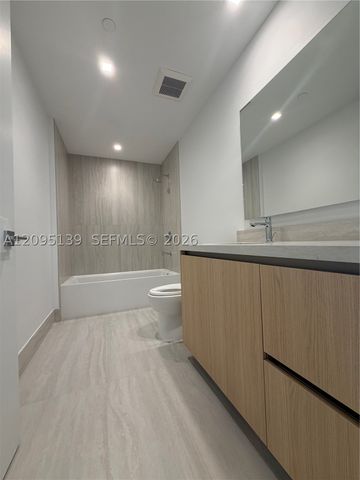 2411 Laguna Cir 2409, North Miami, FL 33181