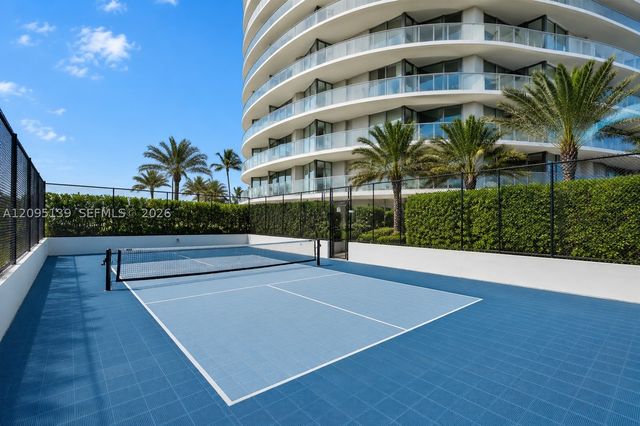 2411 Laguna Cir 2409, North Miami, FL 33181