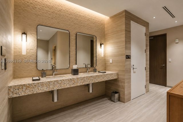 2411 Laguna Cir 2409, North Miami, FL 33181