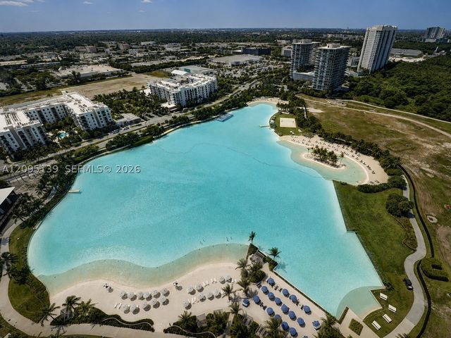 2411 Laguna Cir 2409, North Miami, FL 33181