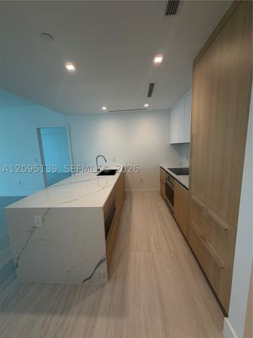 2411 Laguna Cir 2409, North Miami, FL 33181