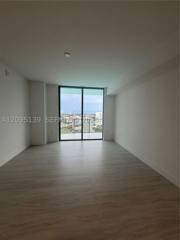 2411 Laguna Cir 2409, North Miami, FL 33181