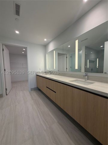 2411 Laguna Cir 2409, North Miami, FL 33181