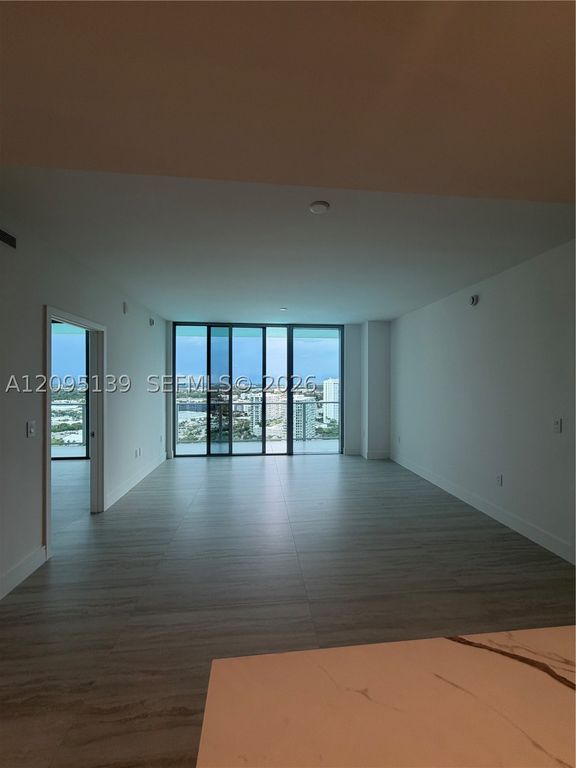 2411 Laguna Cir 2409, North Miami, FL 33181