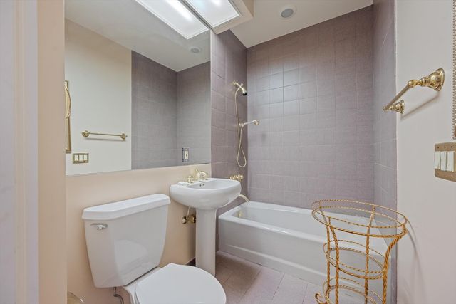 23 Sloans Curve Drive, Palm Beach, FL 33480