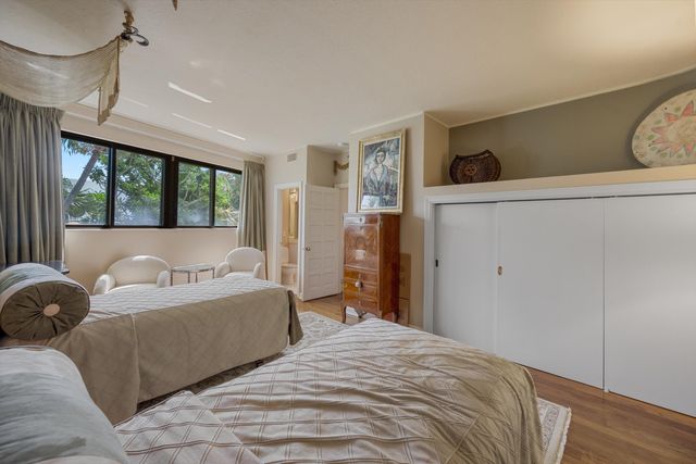 23 Sloans Curve Drive, Palm Beach, FL 33480