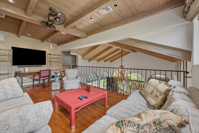 23 Sloans Curve Drive, Palm Beach, FL 33480