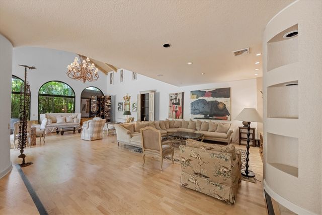 23 Sloans Curve Drive, Palm Beach, FL 33480