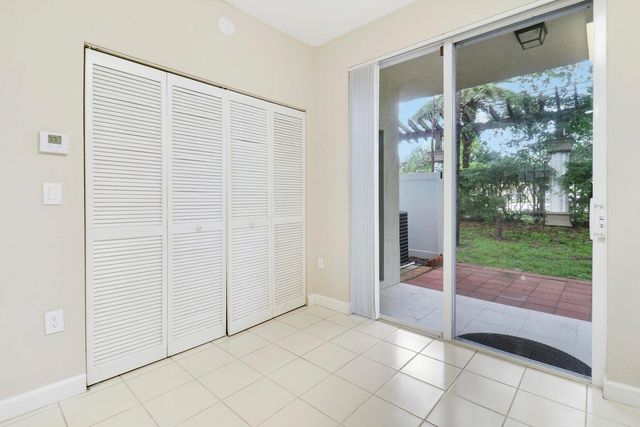 4170 Napoli Lake Drive, Riviera Beach, FL 33410