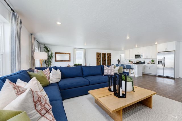 8612 E Love Ct, Nampa, ID 83687