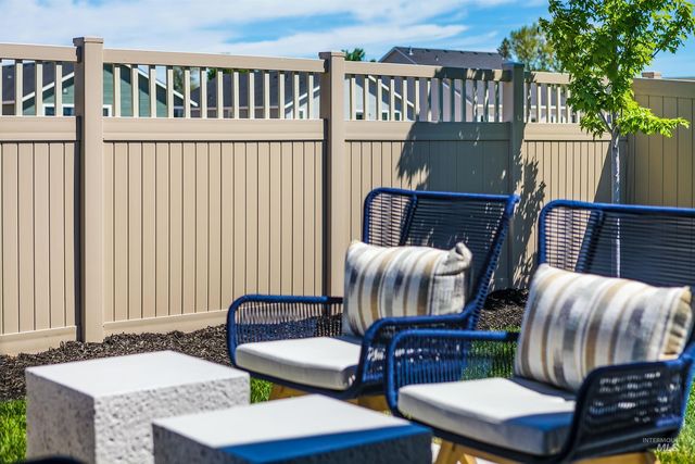 8612 E Love Ct, Nampa, ID 83687