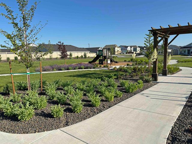 8612 E Love Ct, Nampa, ID 83687