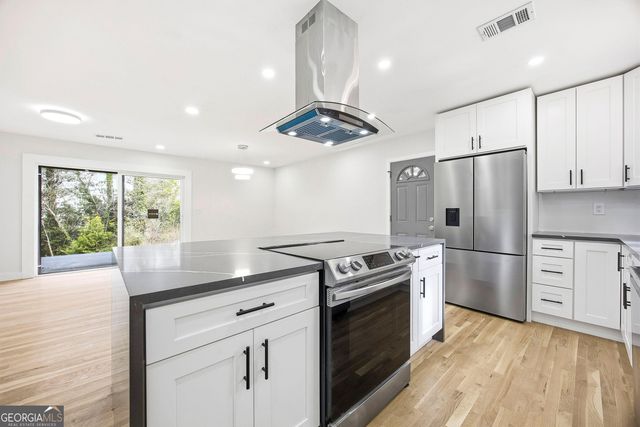 42 W Belle Isle Road, Sandy Springs, GA 30342