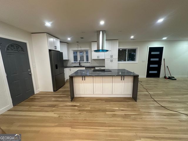 42 W Belle Isle Road, Sandy Springs, GA 30342