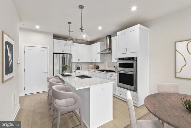 22133 MIDMOORE DR, Ashburn, VA 20148
