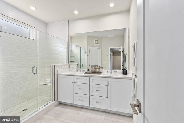22133 MIDMOORE DR, Ashburn, VA 20148