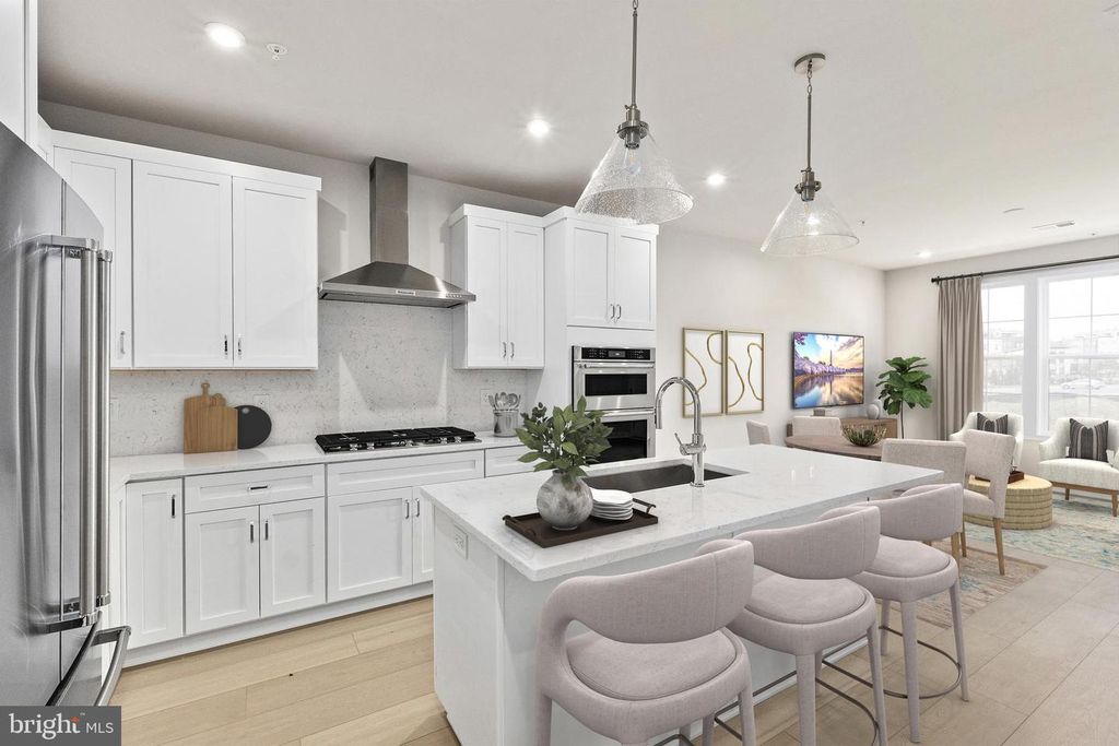 22133 MIDMOORE DR, Ashburn, VA 20148